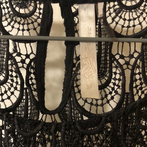 Black crop top from Envy - Picture 2 of 5